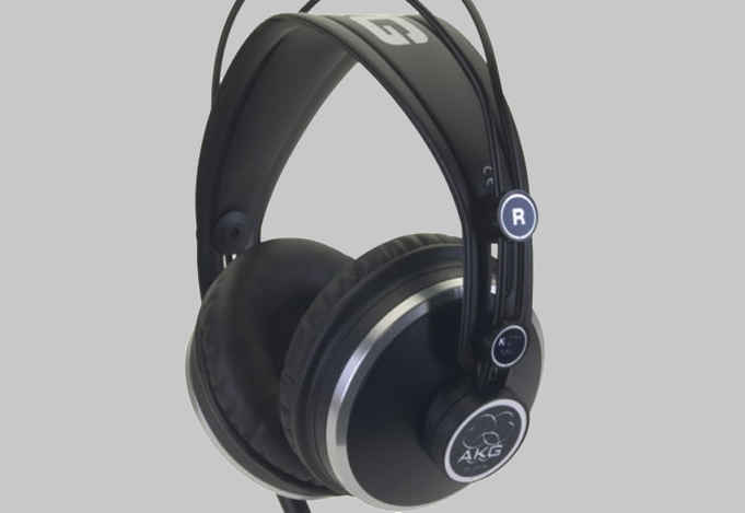 AKG  K271